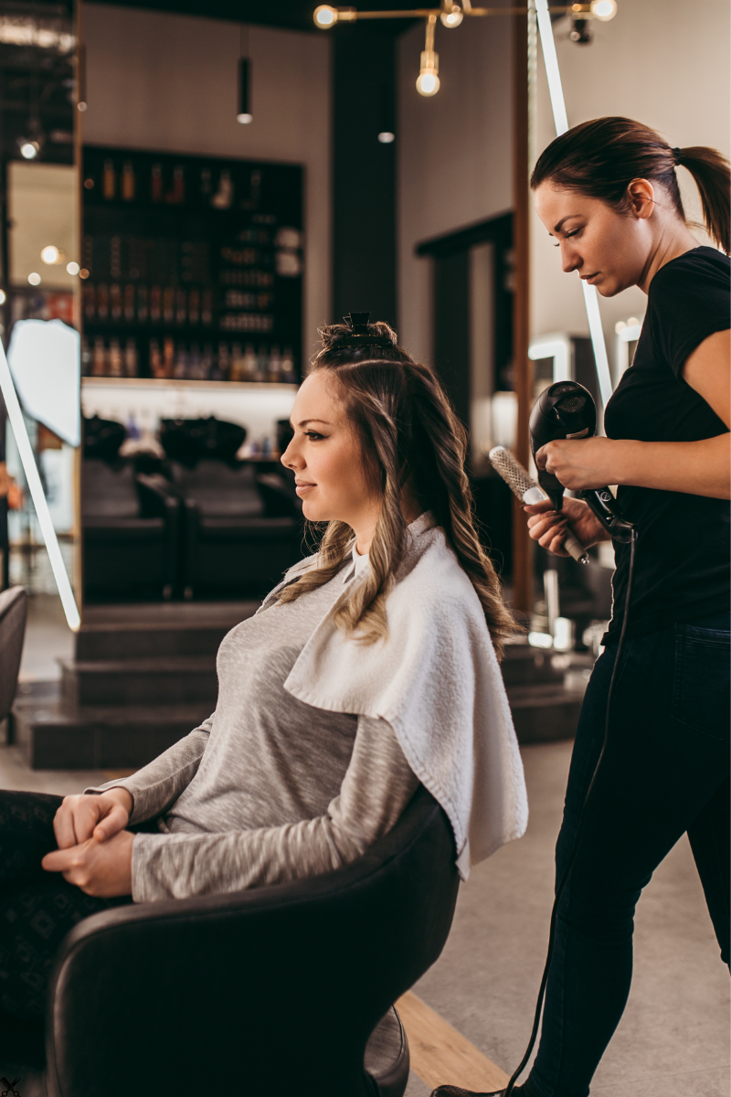 Read more about the article Salão de Estética: fidelize clientes com estratégias contábeis inteligentes